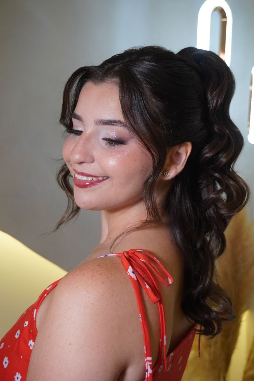Penteado semipreso, meio preso cacheado
