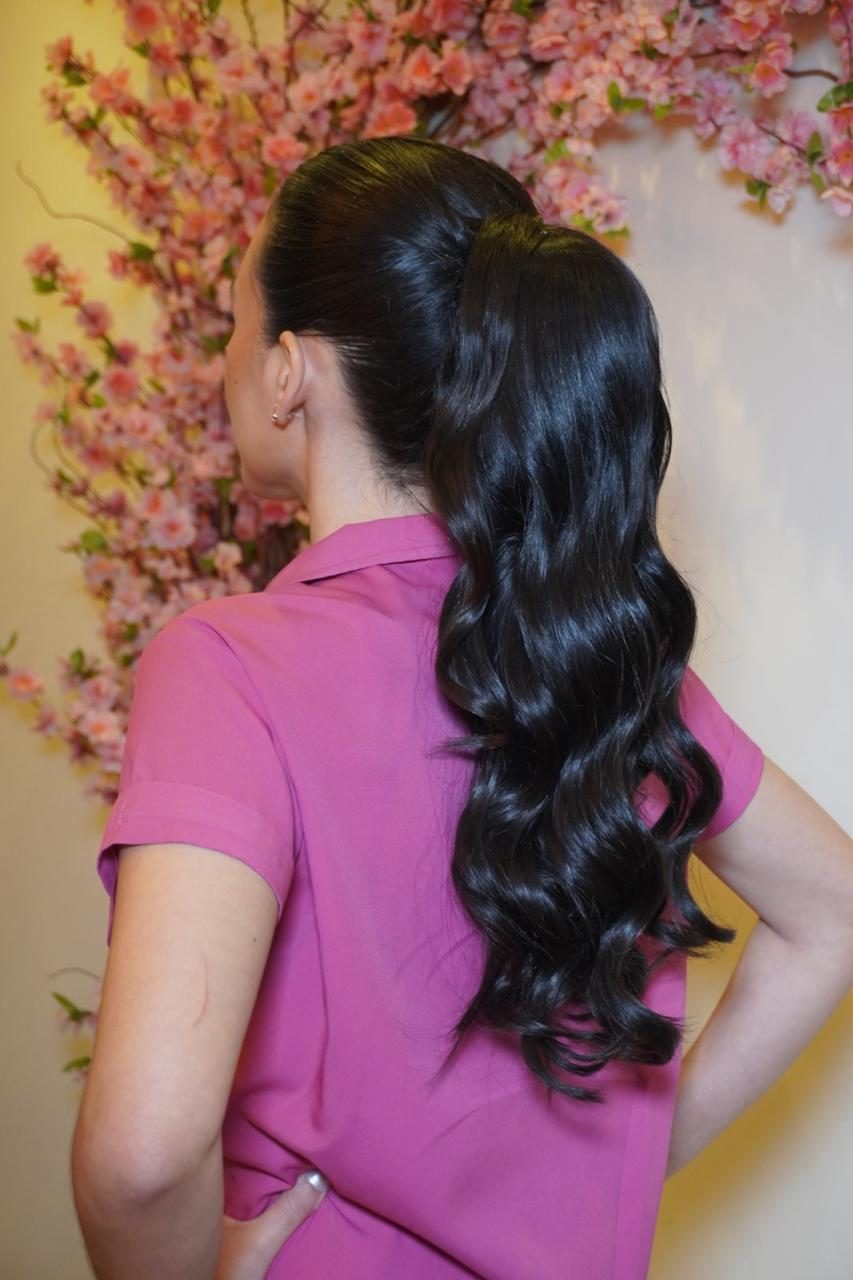 Penteado preso, rabo alto