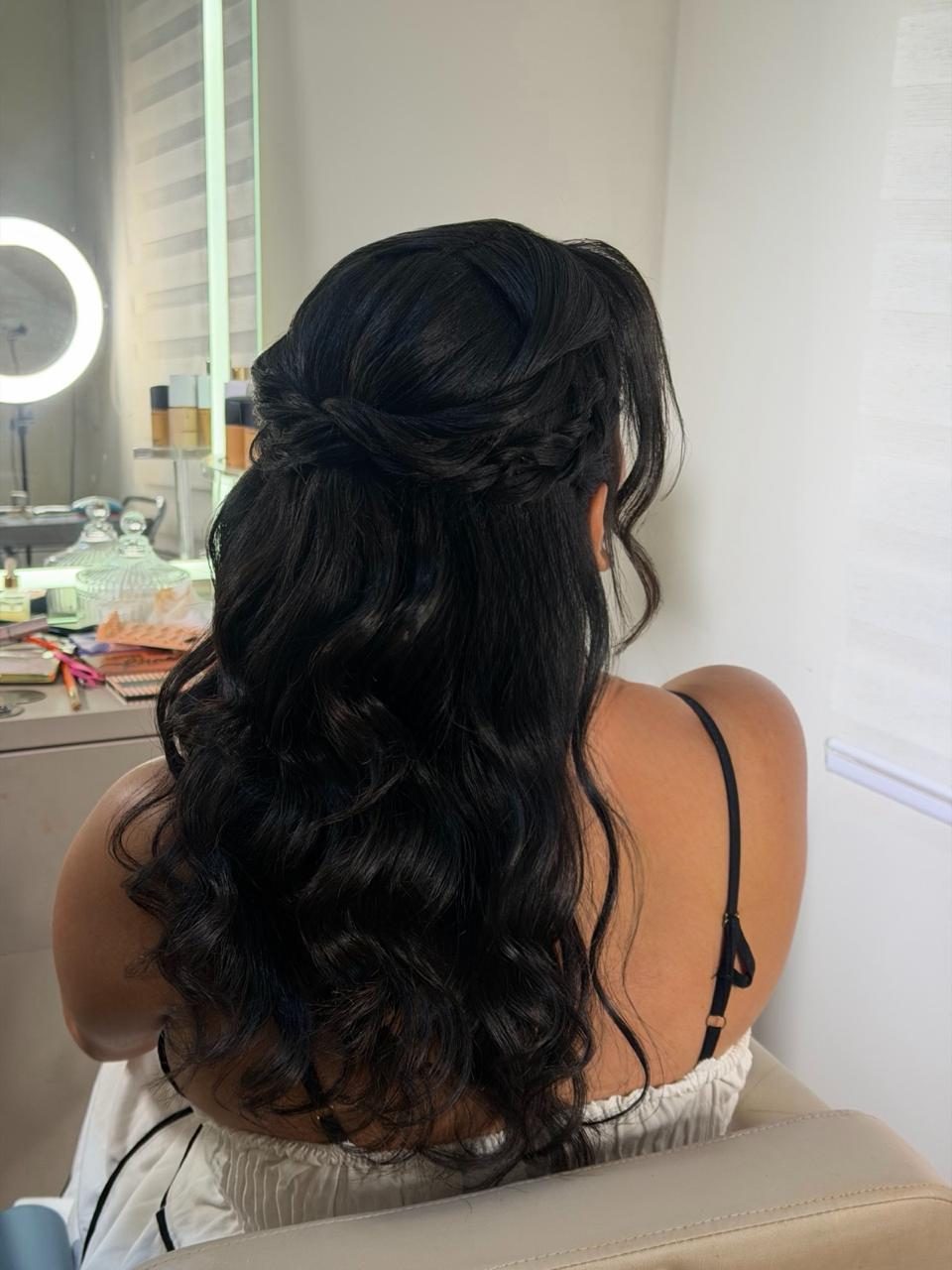 Penteado semipreso, meio preso trançado